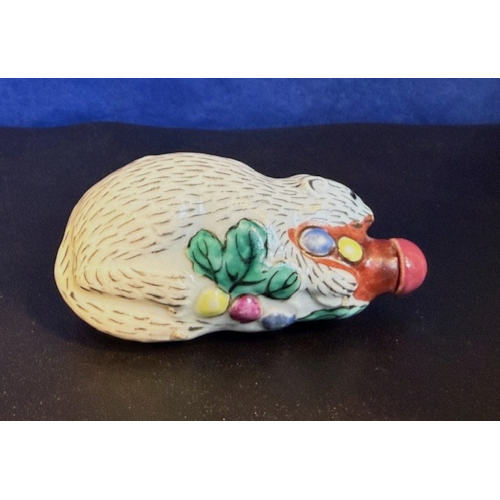Porcelain snuff bottle enamelled polychrom in squirrel shape. China, XIXth century.